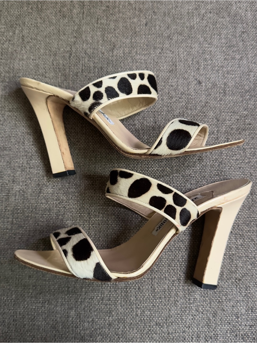 Vintage Manolo Blahnik pony hair & patent leather Dalmatian heels - Picture 3 of 9